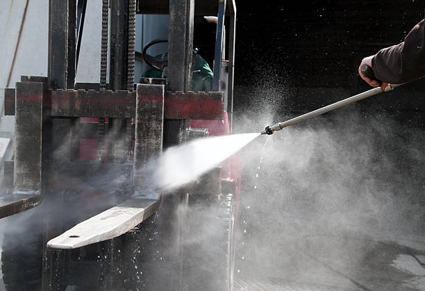 Best Parking Lot and Garage Cleaning  in Auburndale, FL